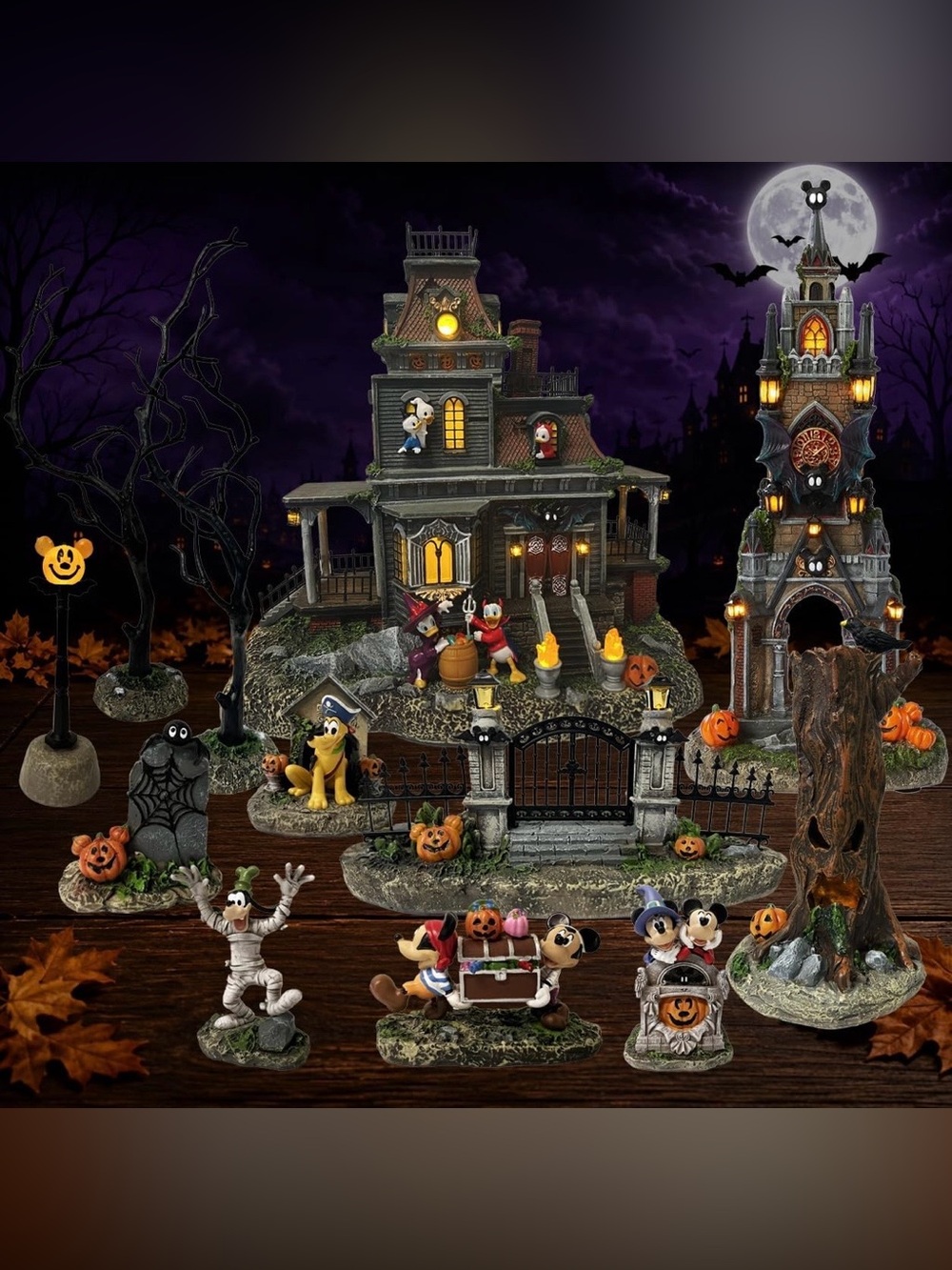 Disney Mickey and friends Halloween Village Décor Set 12 pieces